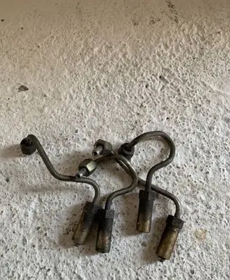 Nissan Primera Fuel injector supply line/pipe 