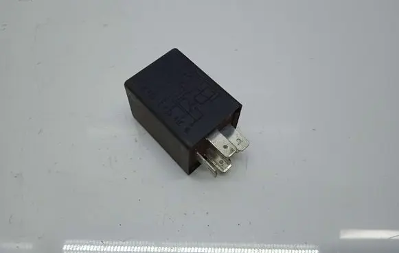 Volkswagen PASSAT B3 Window wiper relay 431955531