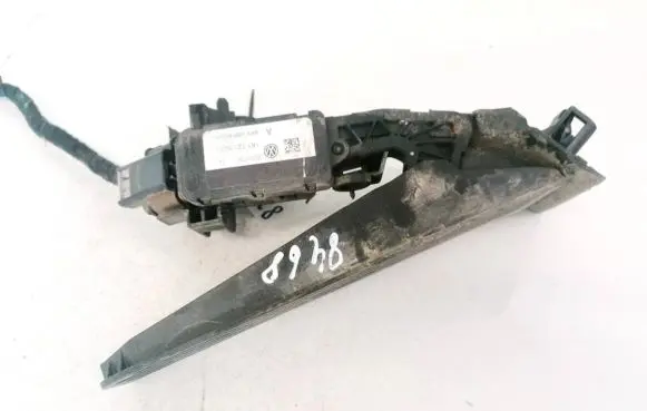 Accelerator throttle pedal