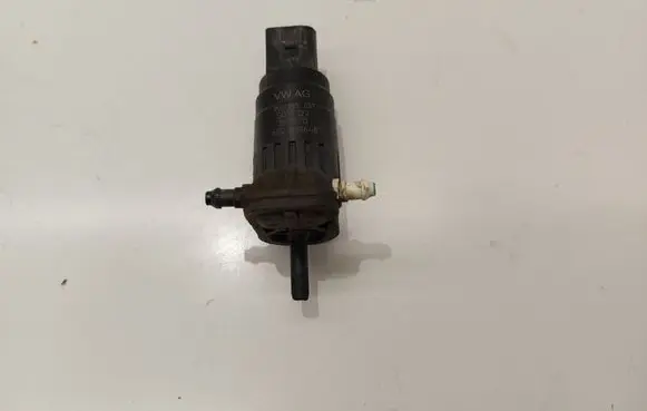 Skoda Octavia Mk2 (1Z) Windscreen/windshield washer pump 1K6955651