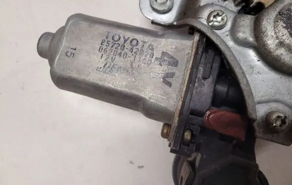 Toyota Avensis Verso Front door window regulator with motor 8572042070 0620401160