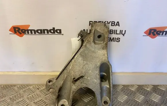 BMW 5 E60 E61 Engine mounting bracket 22116770940 13807410