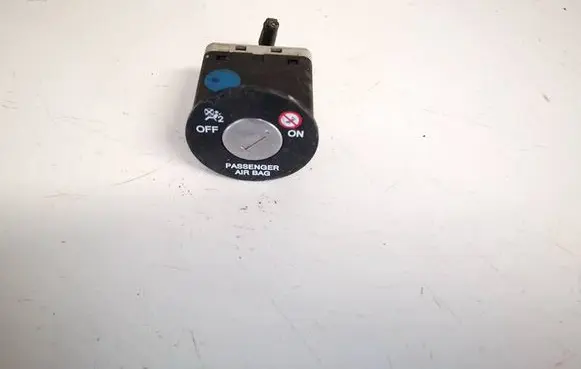 Passenger airbag on/off switch