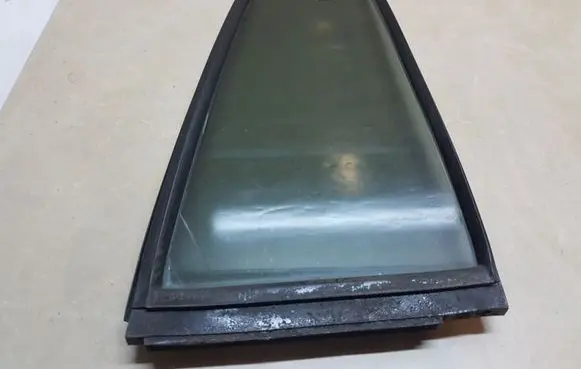Mitsubishi Pajero Sport I Rear vent window glass 43R00034