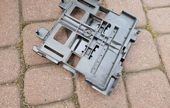Opel Corsa E Engine control unit holder 13472625
