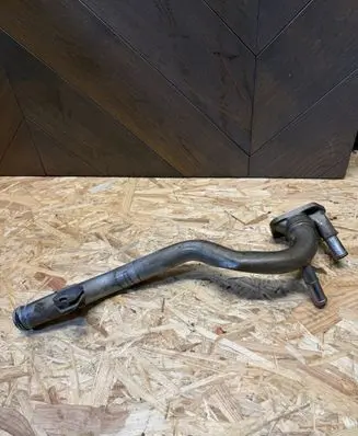 Engine coolant pipe/hose