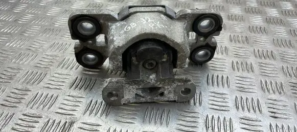 Volvo XC60 Engine mount bracket 6G9N7M121AA
