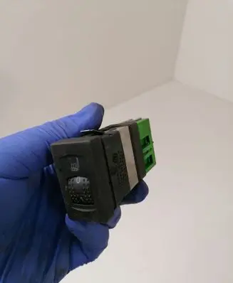 Volkswagen PASSAT B5.5 Windscreen/window heater switch 3B0963564D