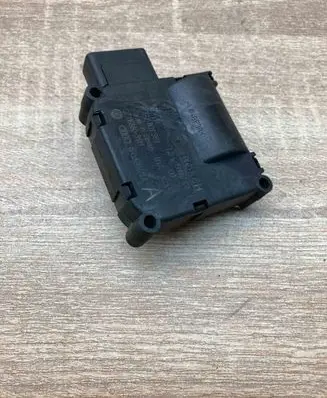 Audi A6 S6 C6 4F Air flap motor/actuator 4F0820511A 0132801359USED
