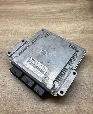 Volvo S40, V40 Engine control unit/module ECU 8200065996 0281010441