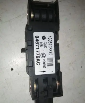 Jeep Grand Cherokee (WK) Airbag deployment crash/impact sensor 04671779AC 290107 4305203370