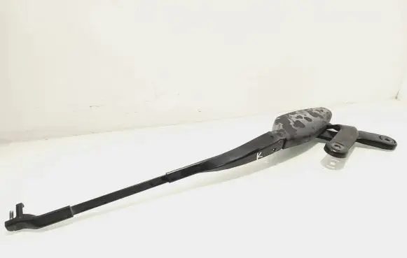 Mercedes-Benz E W211 Front wiper blade arm A2118200444
