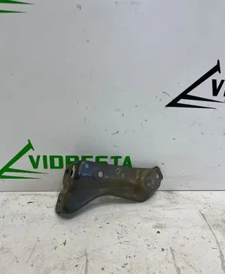 Honda CR-V Fender mounting bracket