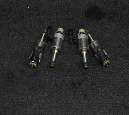 Volkswagen Golf VII Fuel injectors set 04E133036A