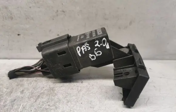 Volkswagen PASSAT B6 Glow plug pre-heat relay 038907281D