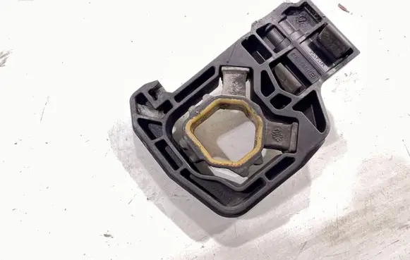 BMW 5 F10 F11 Radiator mount bracket 7575247