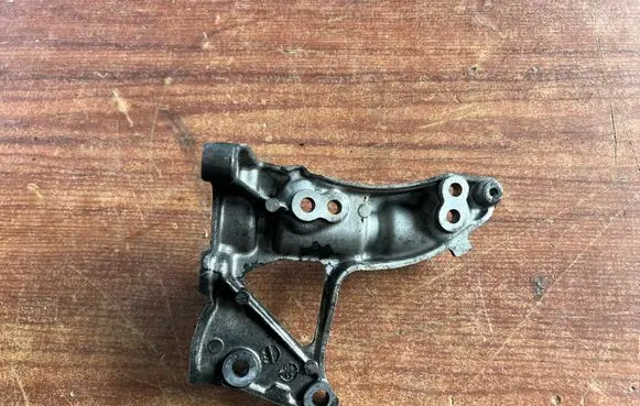 Volvo V50 Engine mounting bracket 9653249480