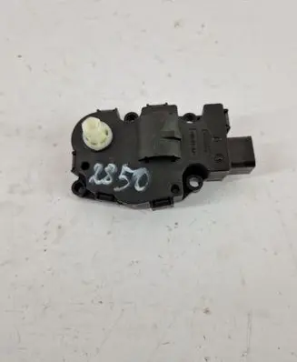 Audi A4 S4 B8 8K Air flap motor/actuator EFB490
