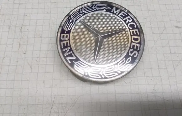Mercedes-Benz C W203 Original wheel cap A1704000025
