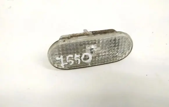 Volkswagen PASSAT B5 Front fender indicator light 1J5949117A