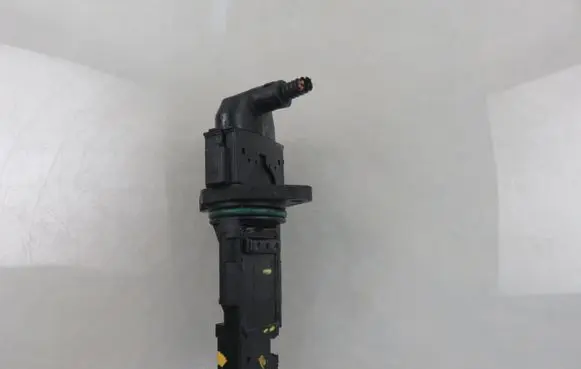 BMW 5 E39 Mass air flow meter F00C2G2062