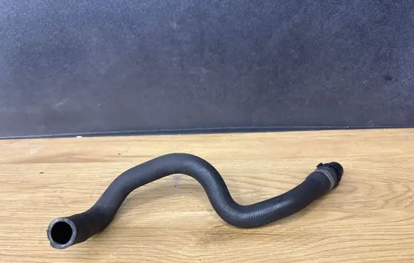 Ford Mondeo MK IV Coolant pipe/hose