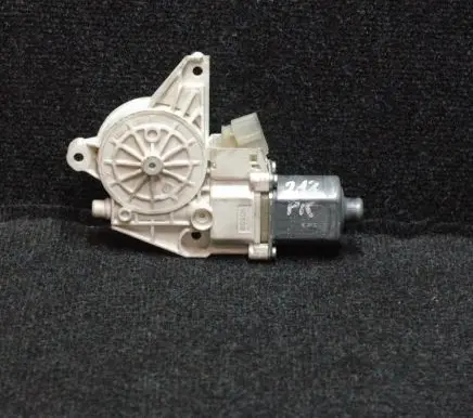 Mercedes-Benz E W212 Front door window regulator motor A2048200142