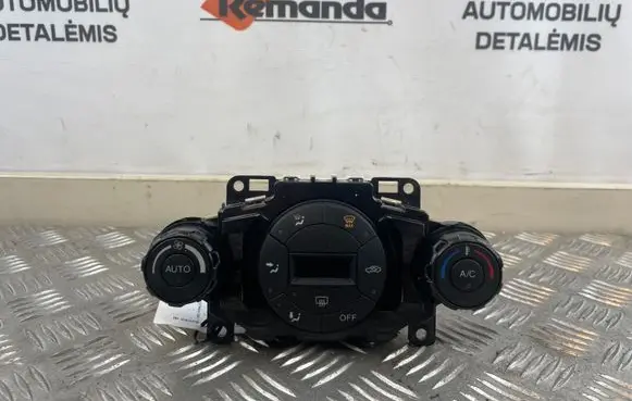 Ford Ecosport Climate control unit 8A6T18C612