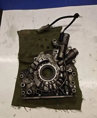 Peugeot 3008 II Oil pump 9823740280