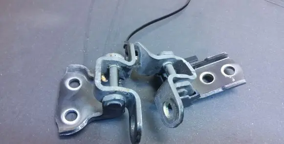 Lexus IS 220D-250-350 Front door lower hinge A046694
