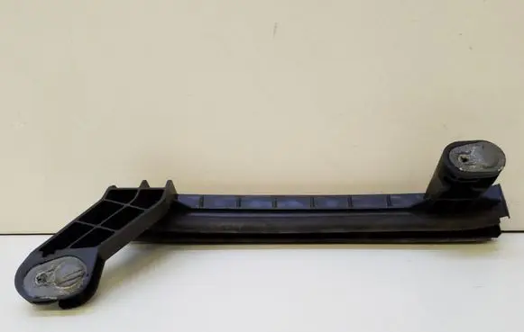 Peugeot 5008 Rear door window/glass frame 9683952380