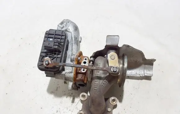 Volkswagen PASSAT B8 Turbo 04E145722K