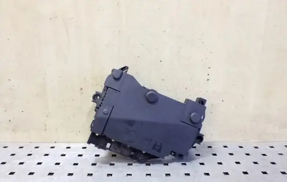 Volvo V40 Fuse module 30659192 E00019240 E00019241