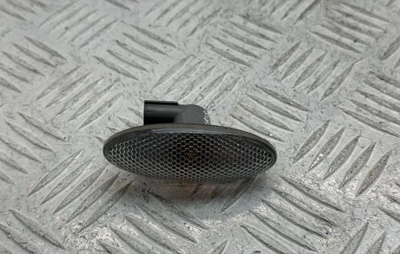 Toyota Auris 150 Front fender indicator light 8173002080