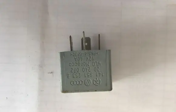 Volkswagen Caddy Other relay 141951253B