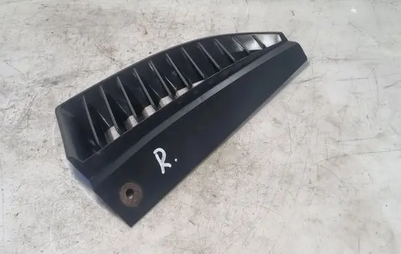 Mitsubishi Colt Front bumper upper radiator grill MB3201AR