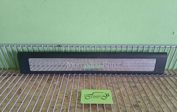 Mercedes-Benz GL X164 Other sill/pillar trim element A1646803435 1646803435