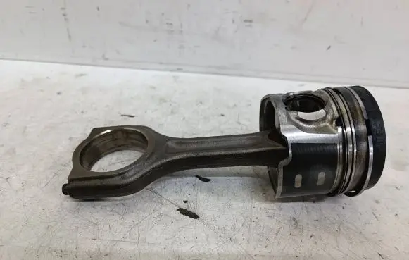 Peugeot 508 Piston with connecting rod