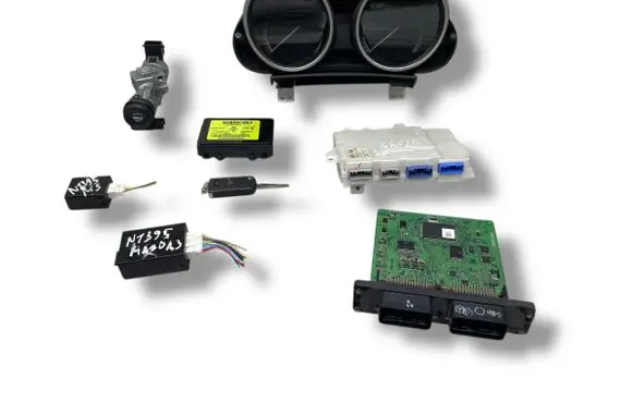 Mazda 3 II Engine ECU kit and lock set X1T26471A ETC094LPD0117 C23666938B