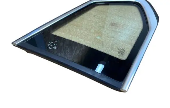 BMW X3 F25 Rear side window 7205641