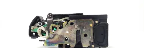 Opel Frontera B Front door lock 16637561 08699A
