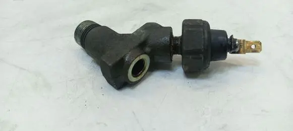 Mitsubishi 3000 GT Oil pressure sensor 