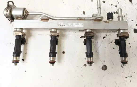 Opel Meriva B Fuel injectors set 55577580 0280151