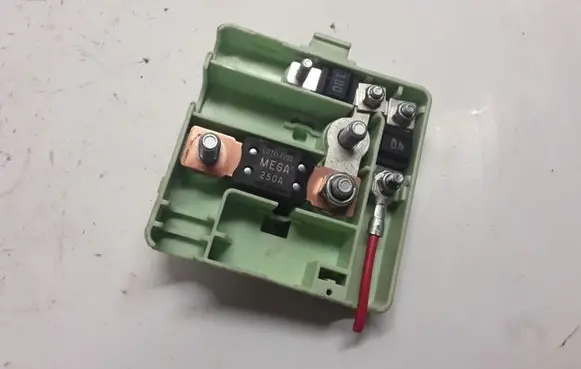 BMW X3 E83 Fuse 6928945 18762 18761