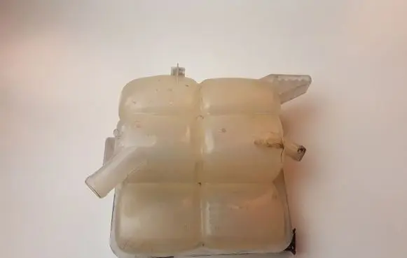Ford Focus Coolant expansion tank/reservoir 8V618K218A