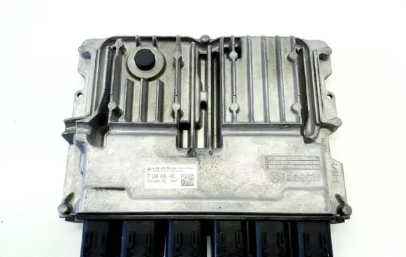 BMW 5 G30 G31 G38 Engine control unit/module 7100408