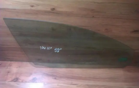 Volvo S40 Front door window glass four-door