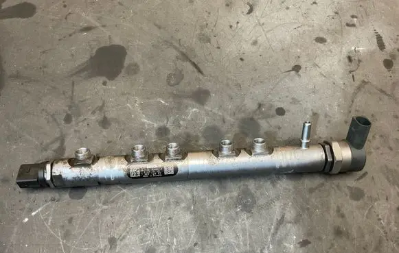 BMW 1 E81 E87 Fuel main line pipe 780912802 0445214183 0281002949