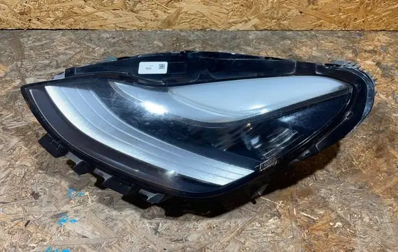 Tesla Model 3 Headlight/headlamp 1077375-50-B S2510E241-M