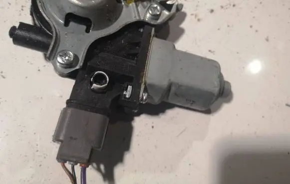 Mitsubishi Outlander Front door window regulator motor 001270